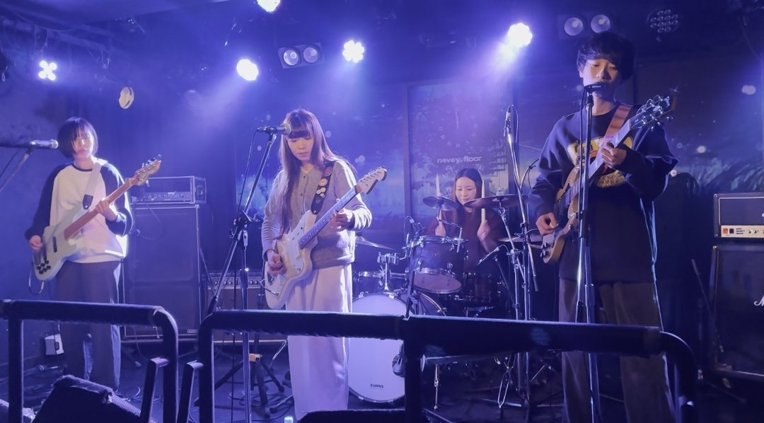 noa_p_q_'s tweet photo. 水曜日のライブ、衣装を忘れるという大失態…😓
それでもみんな私服で一緒に出てくれました。やさしい世界すぎる。ありがとう。 https://t.co/rnObnfJZPt