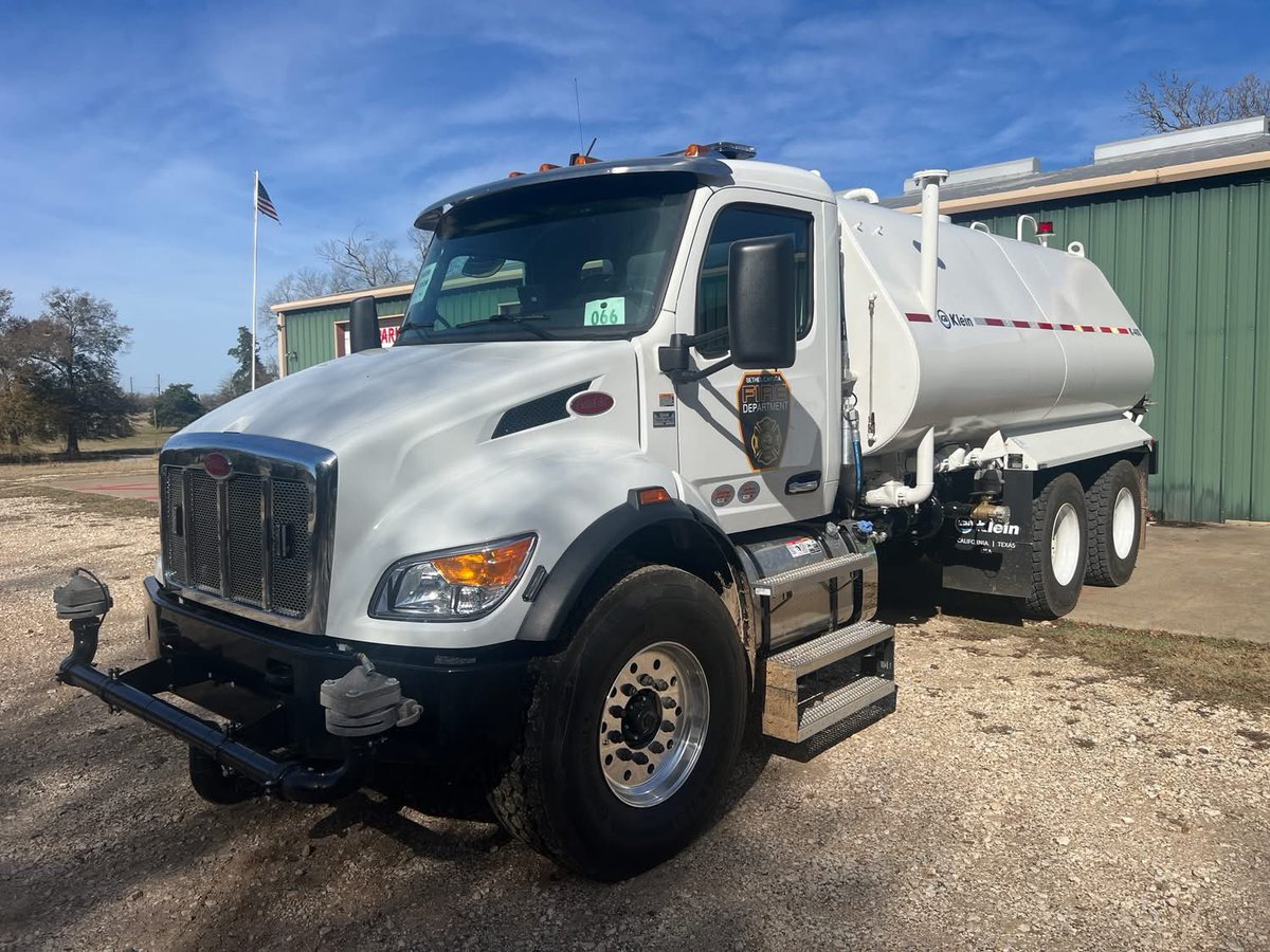 TexanReport's tweet image. 🚒🚜 Bethel Cayuga VFD Unveils New 2025 Fire Truck Through State Grant 🚜🚒

#TexasFire #VFDAssistance #RuralFireDepartments #FireService #TexasAMForestService