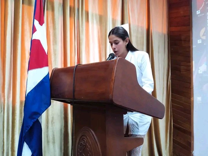 #HOY, en la <a href="/ucmvccu/">Universidad de Ciencias Médicas de Villa Clara</a>, se celebra la graduación de los Técnicos Medios de Enfermería y Vigilancia y Lucha Antivectorial, ambas carreras de la <a href="/ftsvcl/">FACULTAD ENFERMERÍA TECNOLOGÍA DE LA SALUD VC</a>
La mejor graduada regala, al auditorio, palabras de agradecimiento.
Felicidades y éxitos!!! #MiUCM
#CreceConLaExcelencia