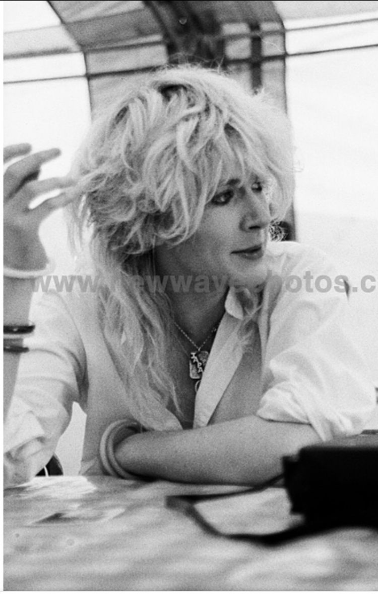 why is he so pretty genuinely....