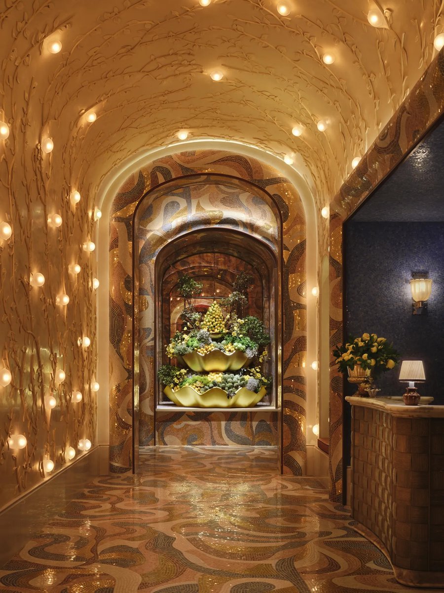 Project Highlight
Bellagio Carbone Riviera

Innova's design encompassed the external expansion of the outdoor patio and new boat dock in Lago di Como and internally the new dining room, oyster display, new  bar, and support structures. BW&amp;A is the architect.