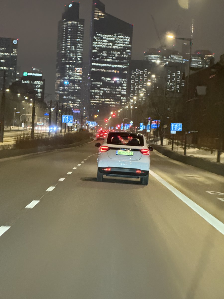 marek_2k22's tweet photo. ten samochód wygląda jak zabawka. Ja bym się bał wyjechać tym na miasto
#leapmotor #T03 https://t.co/TqvzMK2EQh