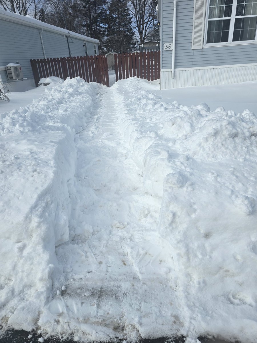 askshellyfirst's tweet image. Is real estate always fun.....it is if you're happy to be getting a little extra exercise in your day! 

❄️💪❄️💪❄️💪❄️💪❄️

#askshellyfirst