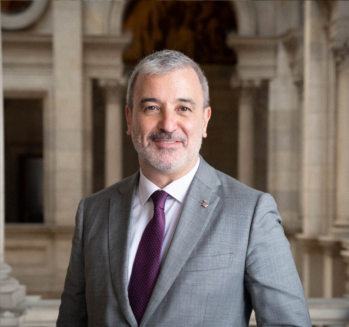 El Ayuntamiento de Barcelona crea un grupo de trabajo para acelerar la regularización de los 24.000 inmigrantes ilegales detectados en la ciudad.

Seguir: <a href="/elalcazar_es/">El Alcázar</a>