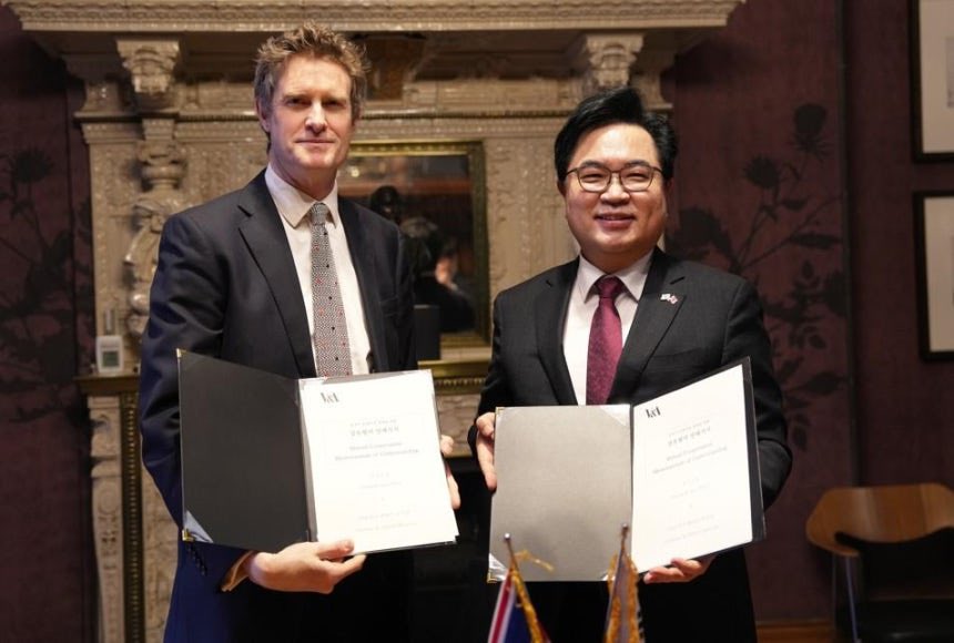 ???
여러분 서울 동작구가 사당동에 영국 런던 빅토리아 앤 앨버트 박물관 분관 유치하겠다는데요? 동작구청장이 영국 가서 mou 체결했대요👀

n.news.naver.com/article/001/00…