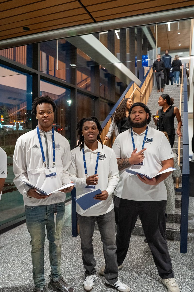 NevadaFootball's tweet photo. It’s bigger than football 💼

Shoutout to our guys for connecting with business professionals from all over Reno, and working to build relationships that will extend far beyond football! https://t.co/7FVAmqMUGy