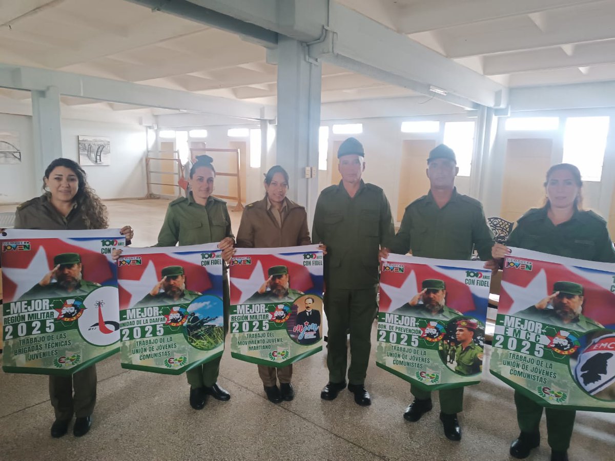 🔊‼️Como parte del movimiento juvenil: "Juventud del Centenario de Fidel" en nuestra RMM 💪 se hizo entrega  a varios colectivos el gallardete por resultar mejor del territorio del Ejército Central en el trabajo de la Unión de Jóvenes Comunistas‼️
 #VamosConTodo
