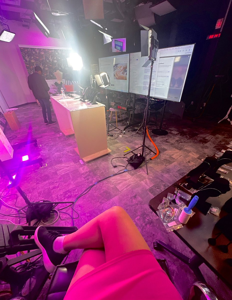 Behind-the-scenes in livestream studio: LIVE on various social platforms✨🎥📺

Thankful for moments I once prayed for 🥹😇🙏

“Trust in the Lord with all your heart… He will make your paths straight.” Proverbs 3:5–6 

#NationalTvHost #AustinTexas #DanielleBandaTV #DanBanFam