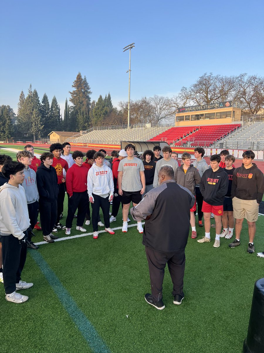 Jesuitsacfball's tweet photo. Nothing like 🏈 in January at 6am #gobigred #brandnewteam #itsyourturn https://t.co/Qce324jCbp