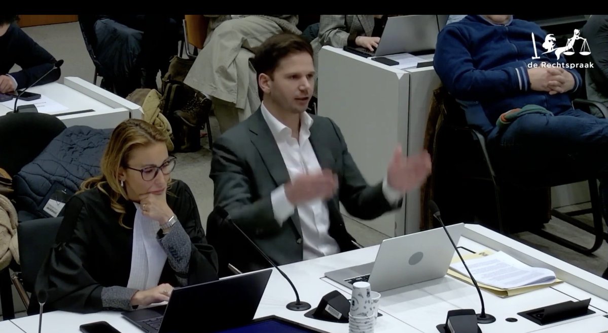 Djuggling's tweet image. "...maar de vervolging  van het parlementslid dreigde de het tegenovergestelde effect te hebben en met het oog op de Gemeenteraadsverkiezingen werd de MSM na de eerste zittingsdag van het hoger beroep teruggefloten en kreeg de opdracht geen enkele letter meer aan de zaak vuil te…