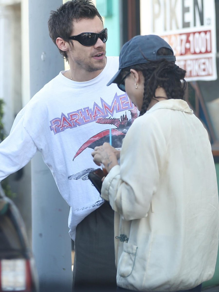 JulioBtd19899's tweet image. Sinto tanta inveja que ela já escutou o álbum, vai em qualquer show que quiser e ainda tá dando para ele, isso é um desrespeito tão grande com a gente