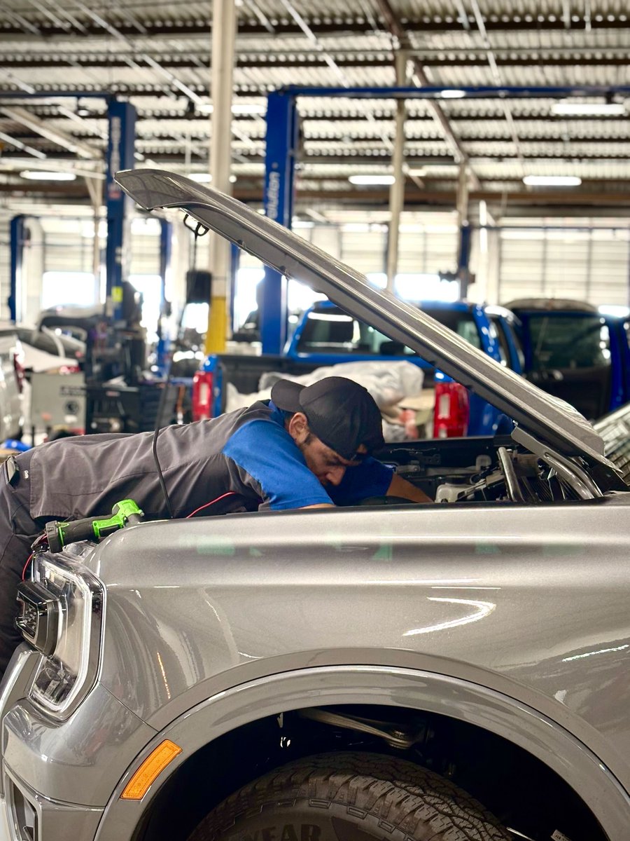 WeslacoFord's tweet image. This is what real service looks like. 🔧
Focused hands. Zero shortcuts. Built to last. 🚘

👉 Schedule with us: api.connectcdk.com/api/nc-cosa-co…

#PayneWeslacoFord #FordService #AutoCare #ServiceDepartment #AutoService #WeslacoTX