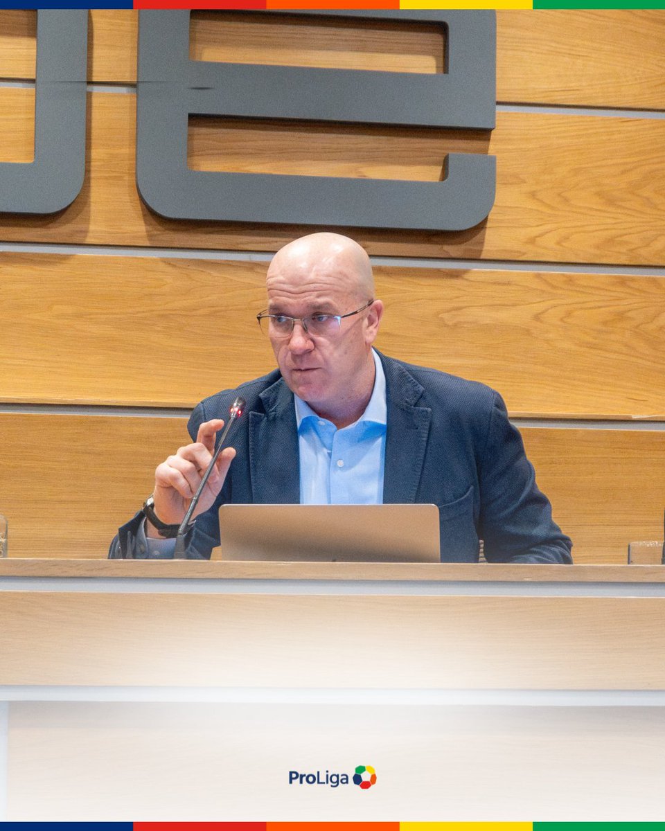 💼🤝 ASAMBLEA GENERAL |

🎙️ Tiene la palabra Rodrigo Marín, responsable de Patrocinios, Desarrollo y Marca en <a href="/ProLigaFutbol/">ProLiga Fútbol</a>.

🤝 A día de hoy, ProLiga cuenta con 21 partners que apoyan y refuerzan el proyecto, impulsando nuevas oportunidades para los clubes del fútbol no