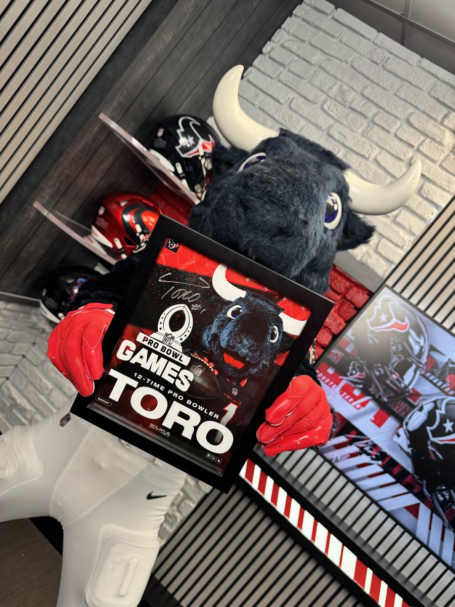 TexansTORO1's tweet image. retweet for a chance to win a signed photo 🤘