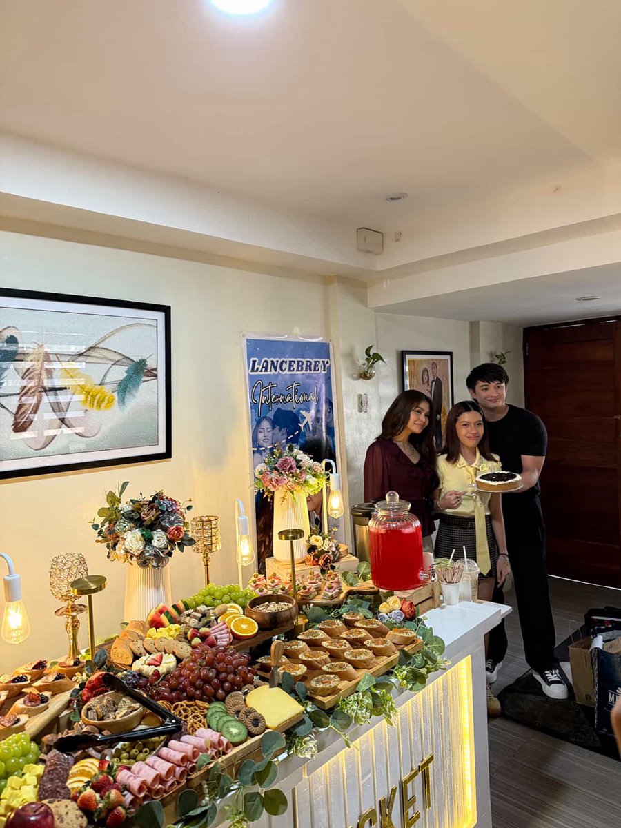 neknekmoo's tweet photo. Congratulations Lance Carr and Aubrey Caraan at nakapagpatapos kayo ng anak. 

May kolehiyala na kayo. https://t.co/nzMhnH6nBZ