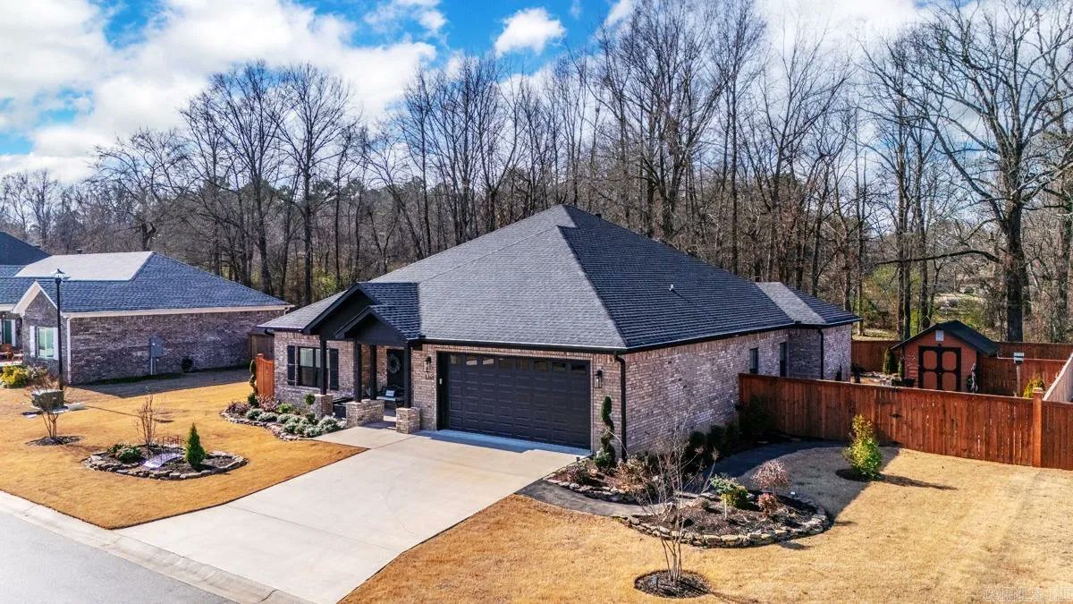 jeanrhurst's tweet photo. 1265 Essex Drive, Benton, AR, 72019
3 bed | 2 bath 2285 Sq. Ft.
Active | 425000
https://t.co/fBwb27zTEZ
This beautiful brick 3-bedroom, 2-bathroom home in Olde Salem Township feels like new and features an open-concept living, kitchen, and dining area with an electric... https://t.co/y7zYHx5Awj