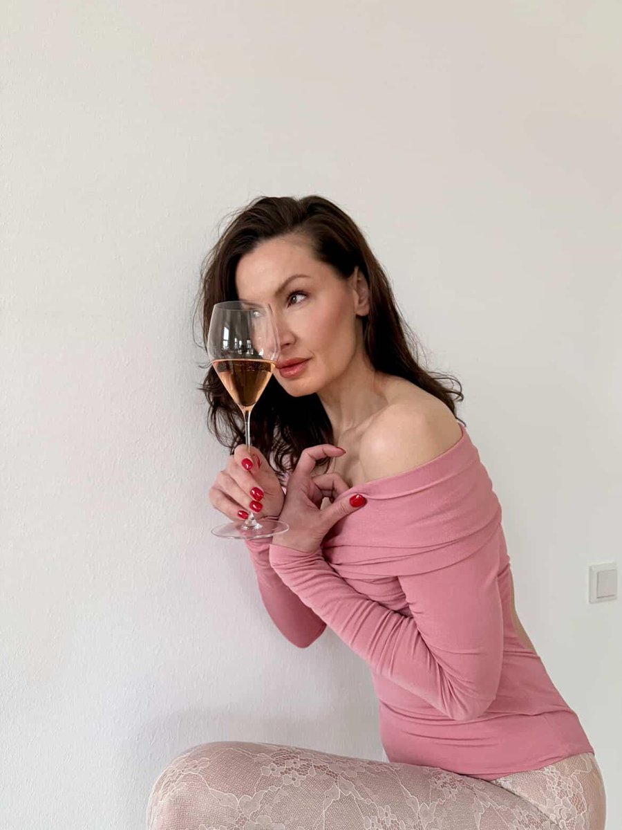 WhiskeyWineWomen_X tweet media