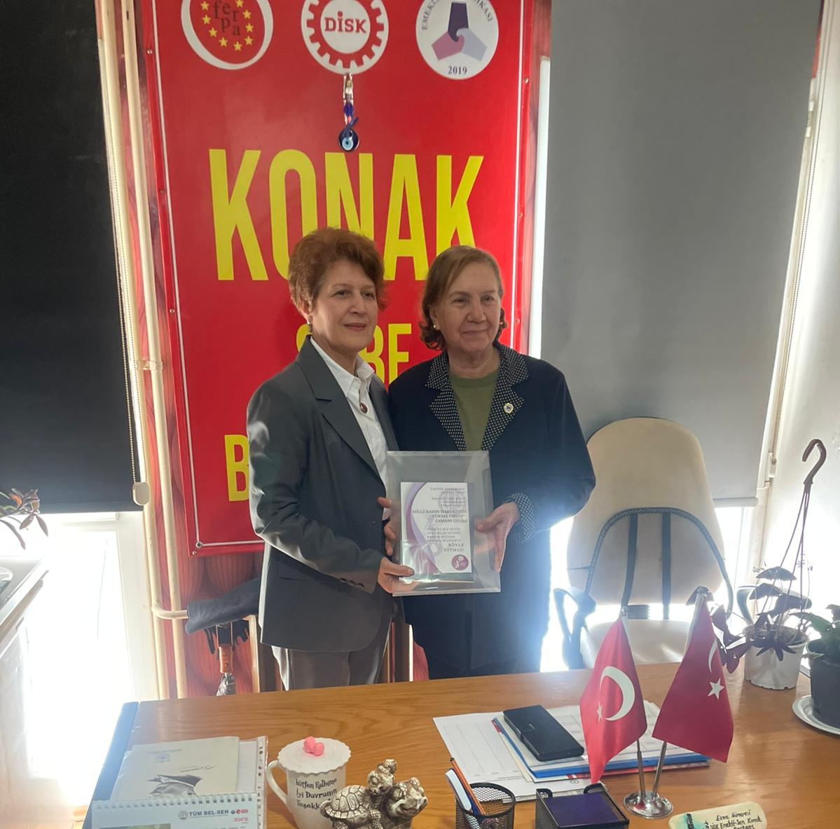 ckdgenelmerkez_'s tweet photo. Genel Başkan Yardımcımız Nuriye Kadan başkanlığındaki heyetimiz, Disk Emekli-Sen Konak Şubesini ziyaret etti.Milli Kadın Hareketi ve derneğimizin çalışmaları hakkında bilgi verildi. 

Keyifli sohbetleri ve misafirperverlikleri için teşekkür ediyoruz. https://t.co/Dp9E4GMPw4