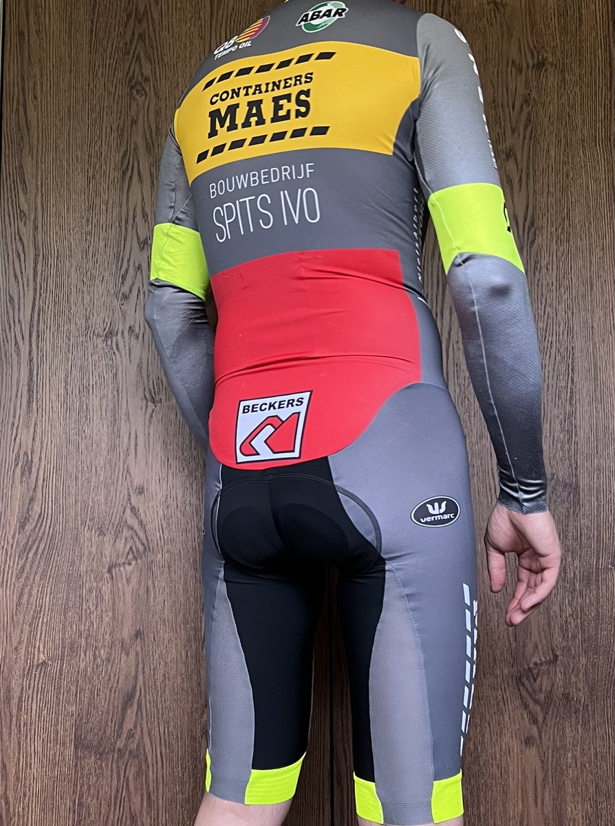 SpandexM0's tweet photo. Friday evening, who wants to keep me company? #spandex #lycra #skinsuit #speedsuit https://t.co/Eqq9G6KDAq