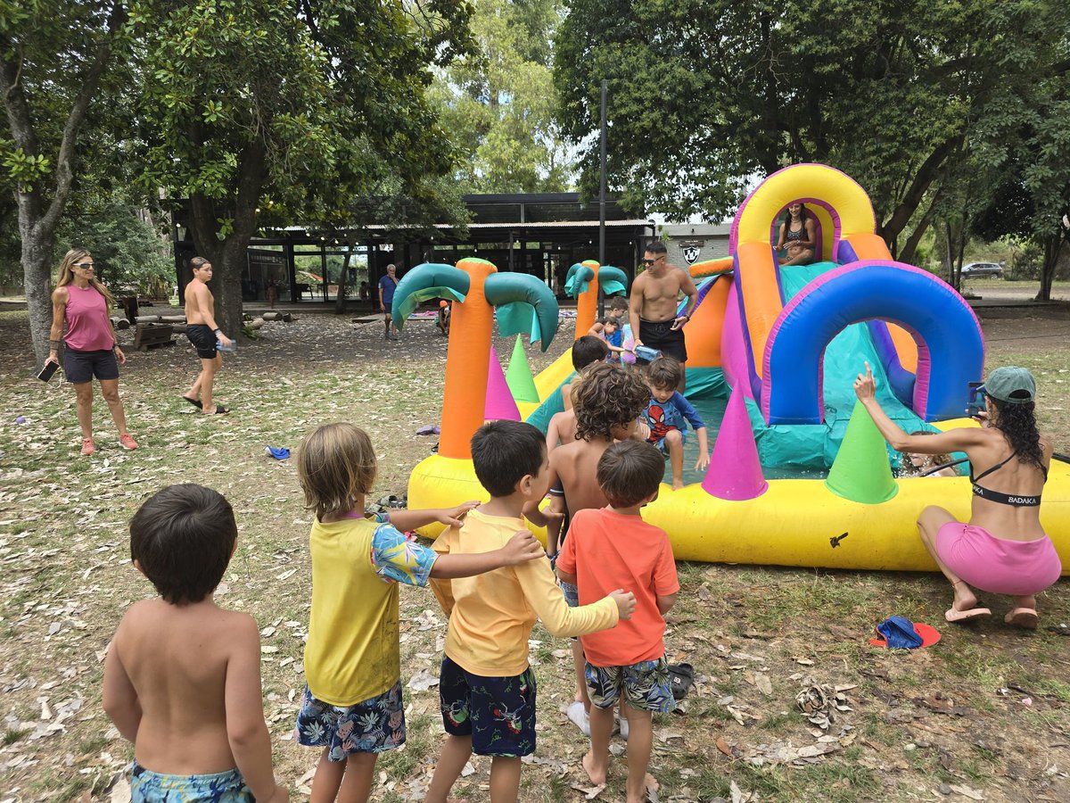 Leot14's tweet photo. ➡️Visitamos la Colonia Institucional de @baeducacion, un espacio de disfrute y recreación para l@s hij@s de trabajadores/as del Nivel Central.
➡️Un lugar cuidado, de juego y alegría para nuestr@s pibes y pibas🤽‍♂️⚽️🏃‍♀️🏕🏀🏐

@Kicillofok @flaviaterigi https://t.co/j0AIAG2MqD