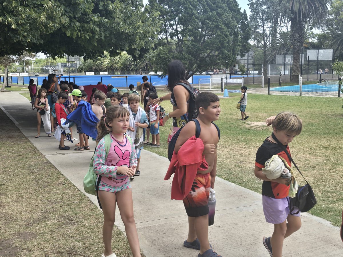 Leot14's tweet photo. ➡️Visitamos la Colonia Institucional de @baeducacion, un espacio de disfrute y recreación para l@s hij@s de trabajadores/as del Nivel Central.
➡️Un lugar cuidado, de juego y alegría para nuestr@s pibes y pibas🤽‍♂️⚽️🏃‍♀️🏕🏀🏐

@Kicillofok @flaviaterigi https://t.co/j0AIAG2MqD