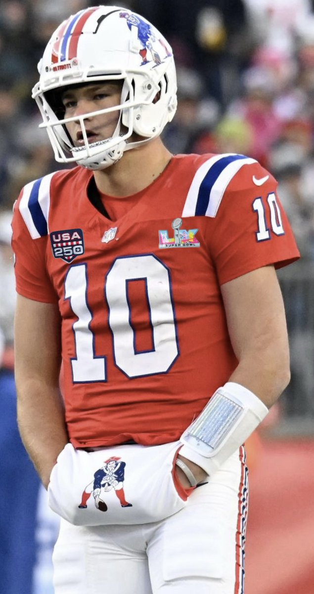 landonfinalboss's tweet photo. #SuperBowl  missed opportunity with the throwbacks https://t.co/TZLeyOdEl7