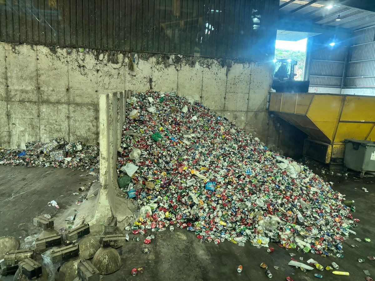 🌱 Ayer el alumnado de 4º de ESO visitó el Centro Ambiental Los Ruices dentro del programa Pasaporte Verde, en el proyecto Ecosresiduos: Reduce y separa ♻️