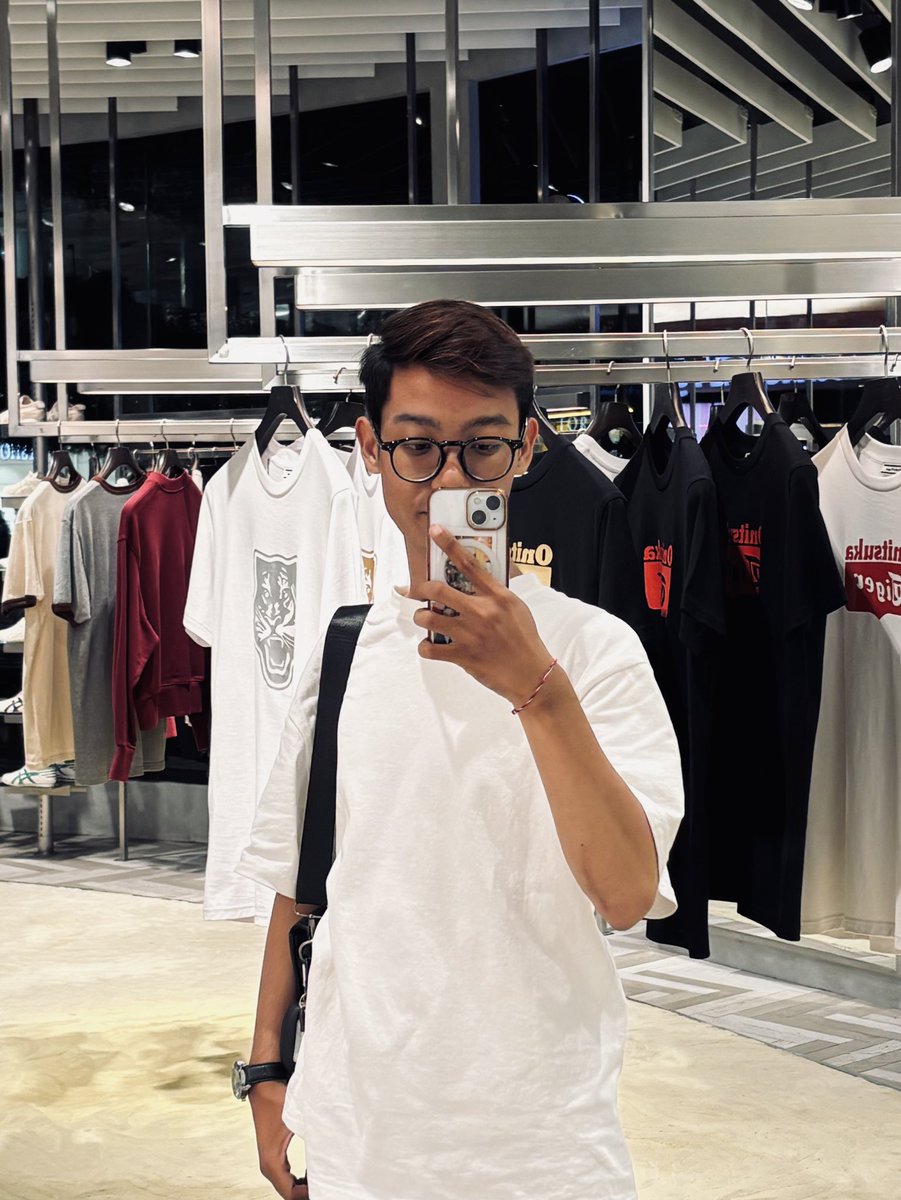 AgasApraaa's tweet photo. hi there🫂 https://t.co/yphLmCcKar