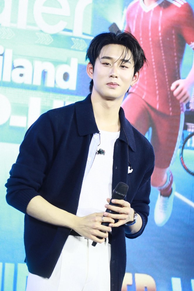 maymind's tweet photo. แปะรูปสุดท้ายคร้าบ #est_rvp https://t.co/jKwR1Vpc1X