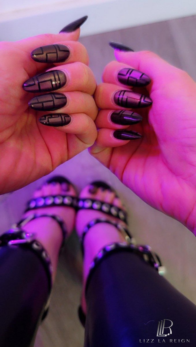 ⚜ LIZZ LA REIGN ⚜ tweet media