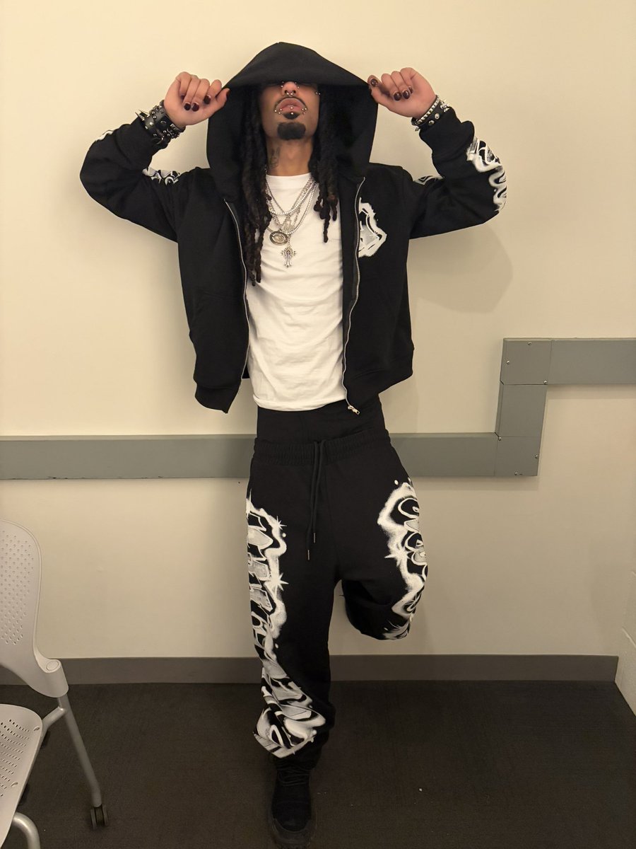 ruevsthewrld's tweet photo. https://t.co/NHrh5HZT9v