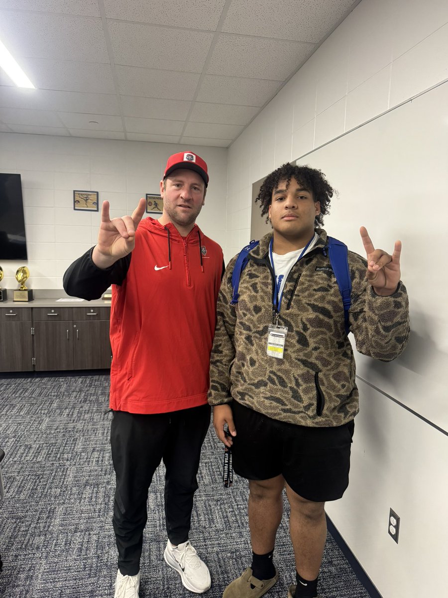 Bryce2027's tweet photo. #AGTG, After a great conversation with @CoachBignell I’m  blessed to receive a D1 🅾️ffer @UNMLoboFB @MattValmore90 @BHoward_11 @BHEagleFootball @TFloss32 @GregBiggins @dctf @ChadSimmons_ @247recruiting @rivals @samspiegs @iam_alinedouard @adamgorney @GPowersScout @TheUCReport @MikeRoach247