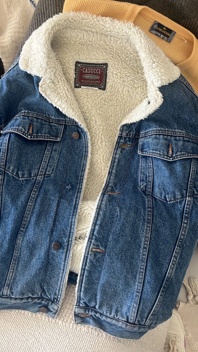 The vintage clothing finds in Puglia are an absolute joke. €100 goes so far.