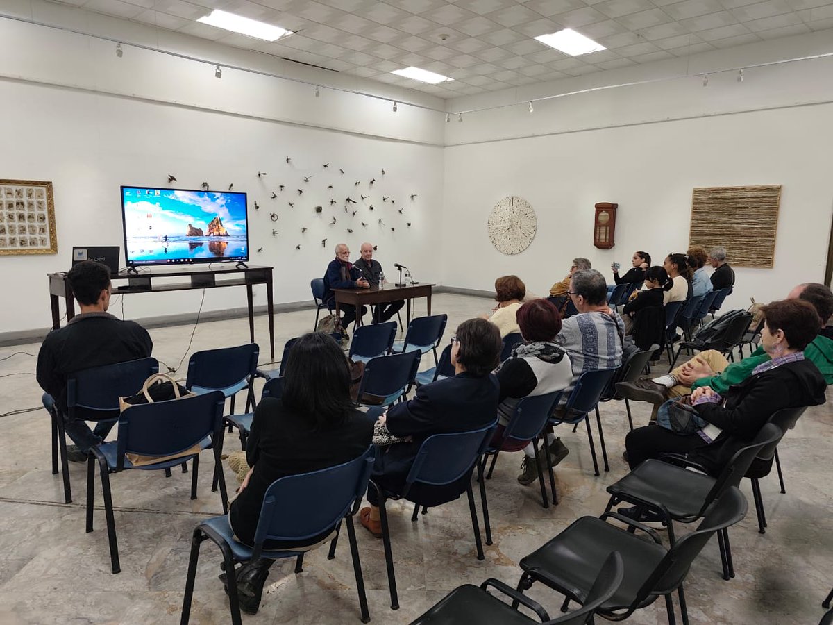 Los caminos "raros y extraños", alejados de la pintura, que siguió la obra de José Manuel Fors después de la famosa "Volumen I", centran la conversación con el artista visual en el ámbito de su relevante exposición "Las puertas del mundo" en la BNCJM . Un homenaje a sus 70 años.