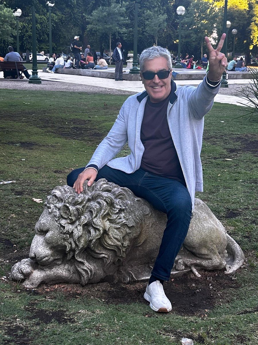 Gregoriodalbon's tweet image. Como mínimo, @JMilei partícipe necesario del delito de estafa.
En cuanto a negociaciones incompatibles con la función pública, su rol, autor.
Y si se confirma la asociación ilícita, la responsabilidad es mayor: JEFE. Un dato central: sin su firma, no había ilícito.