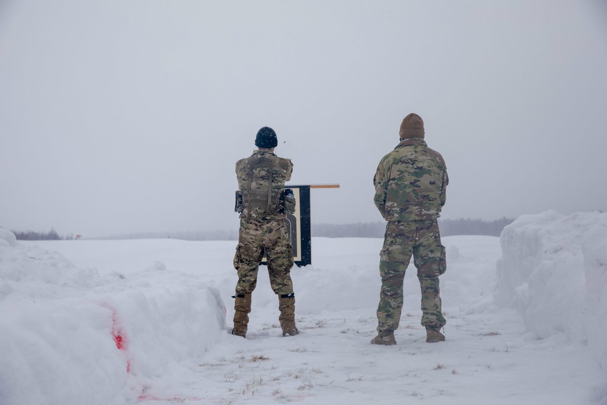 10MTNDIV's tweet photo. Movement set the conditions. Weapons tested the standard. ❄️🎯
D-Series challenged Soldiers to combine sustained ski movement with weapons proficiency, requiring precision, control, and adaptability under fatigue.
#ClimbToGlory #Dseries2026 #MountainTough #ForgedInTheClimb https://t.co/tm1Uc141Ju