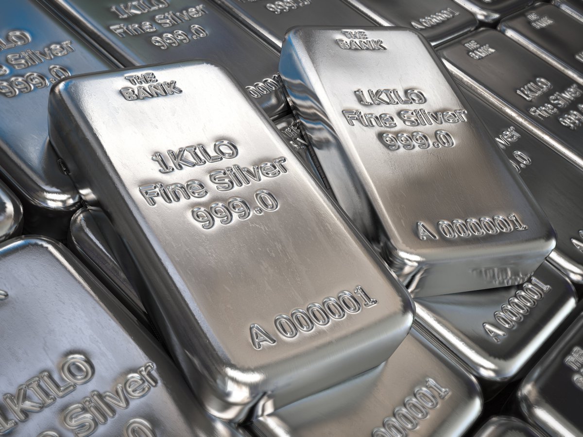 9 months ago, silver was $30. Silver fell $30 in the last 24 hours and is still 3 times what it was 9 months ago. Let that sink in 🤔