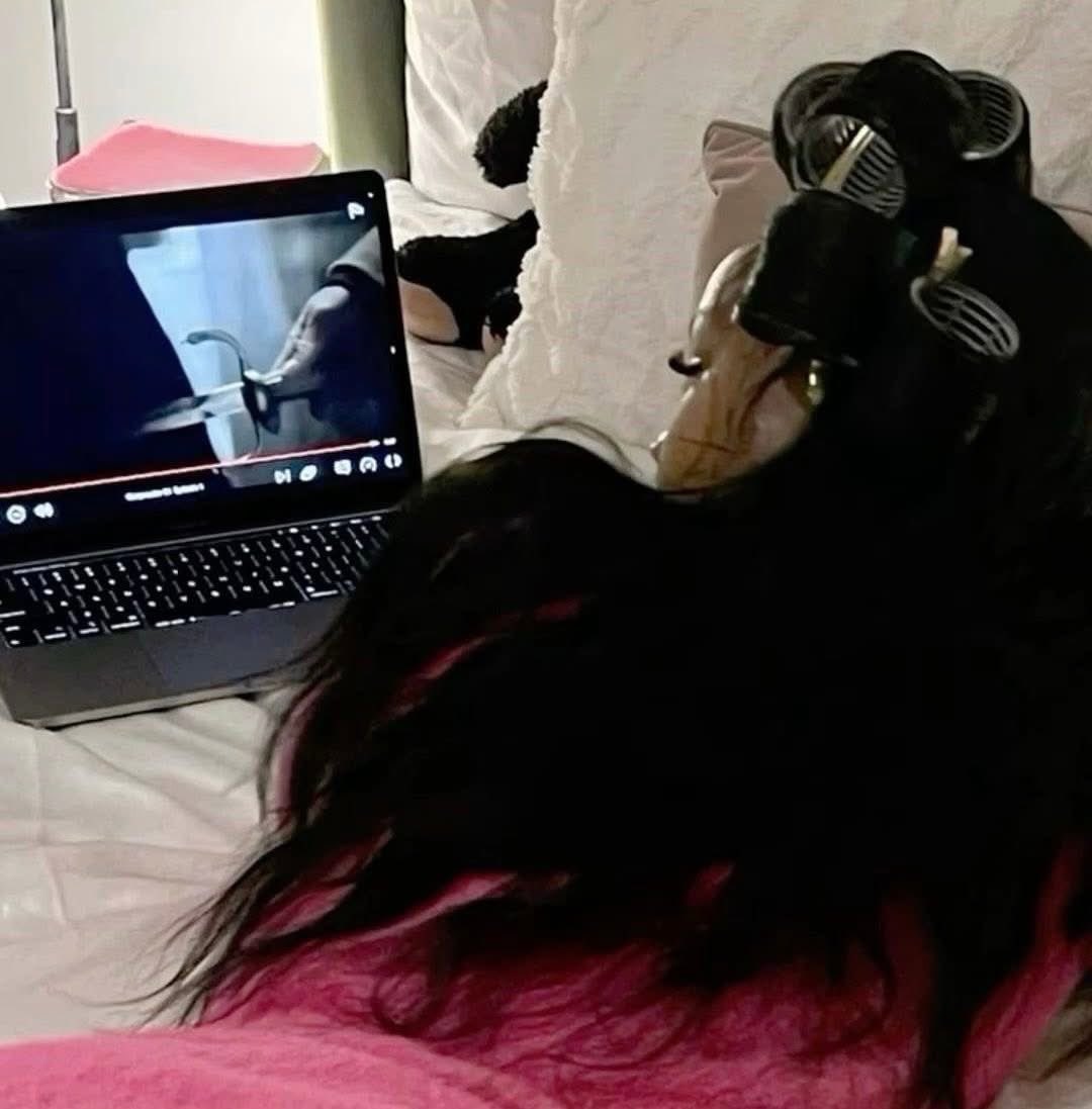 “I neverr see you outside”

My homebody asss: 🥰