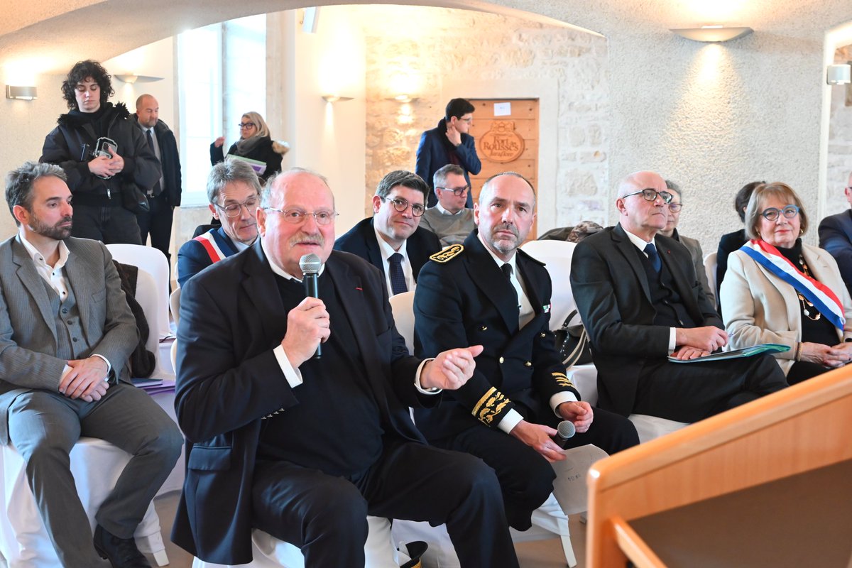 Image de Préfecture du Jura - 🏰Fort des rousses
Au Fort des Rousses, échange avec les acteurs locaux lors d’une table ronde avec 