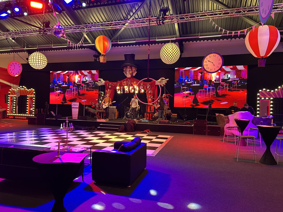 Project 4 Broadcast tweet media