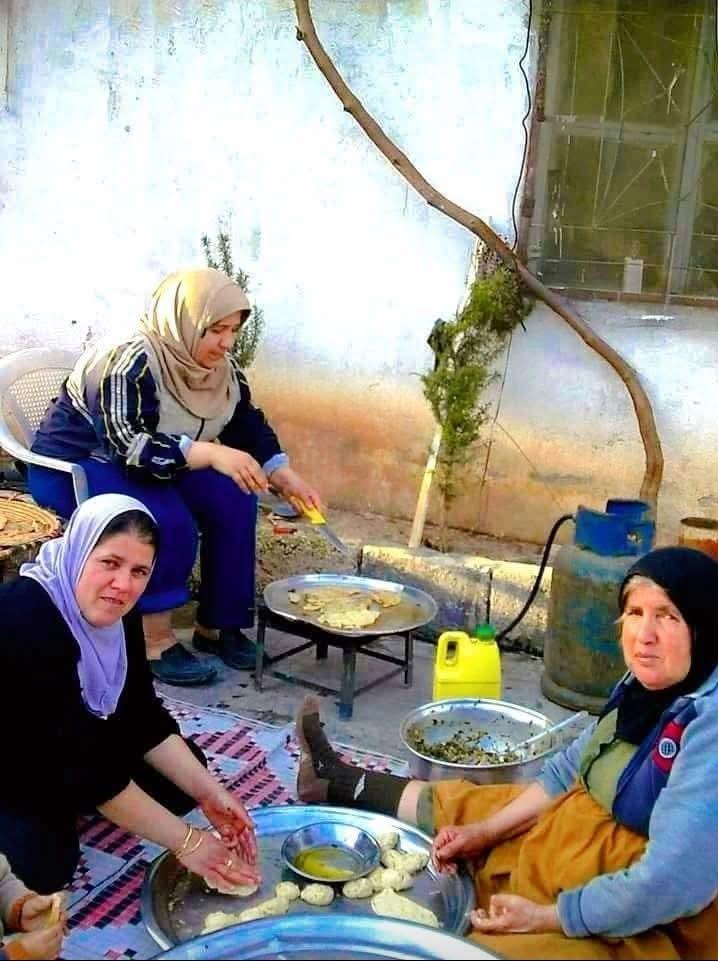 وقت الشغل بتقول مريضة 
ووقت الاكل بتقول وينا معلقتي العريضة 
#فؤاد