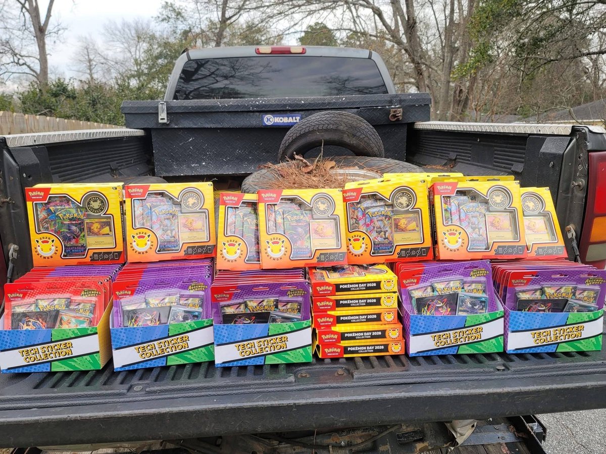 jeffthrowcards's tweet image. only took 36 walmarts but we did it