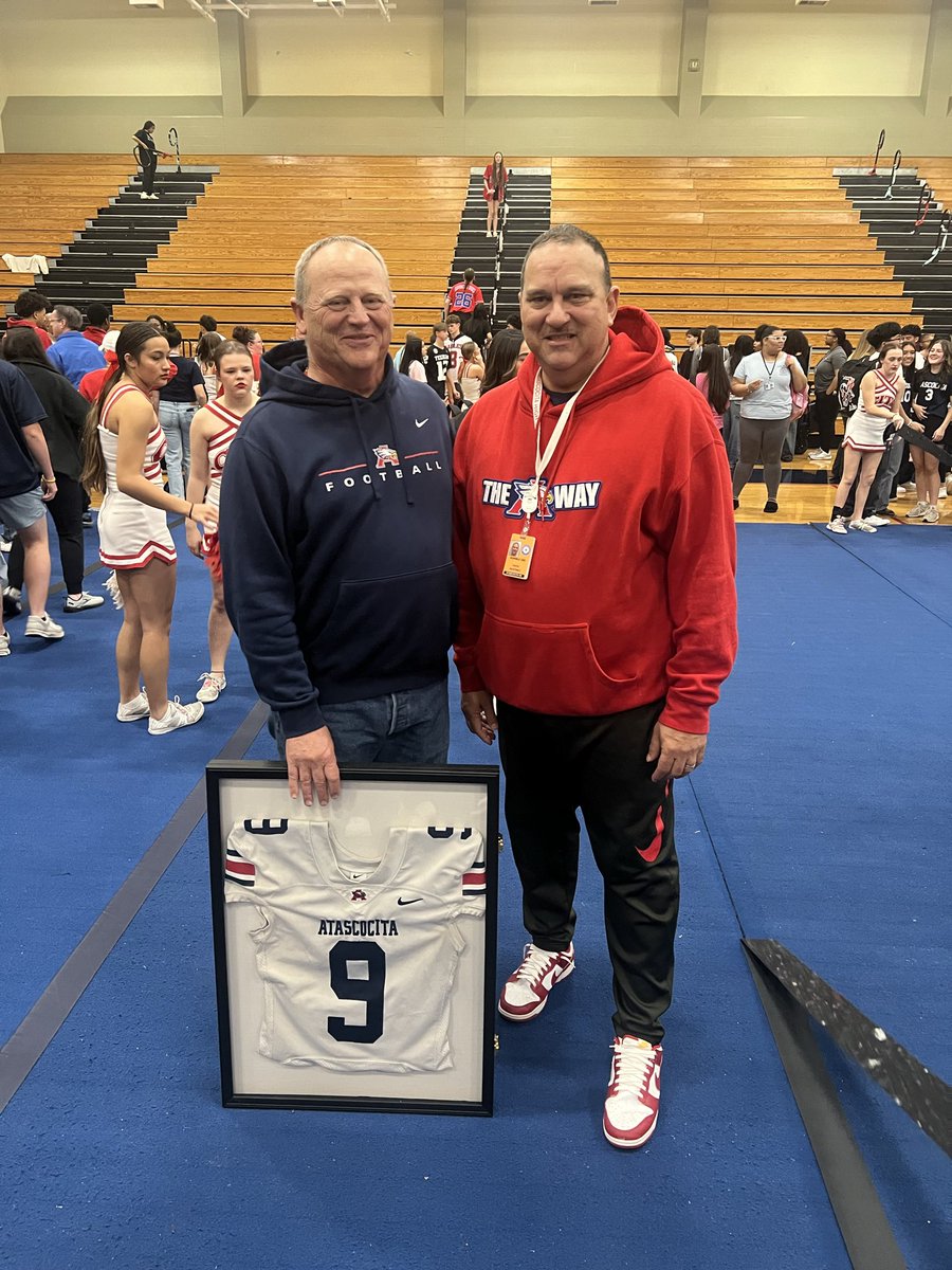 AHS_Eagle_BBall's tweet photo. Congratulations on an incredible career. It’s been an honor working side by side with you. I’ve it said before, there’s not a better 🏈/🏀 relationship than what we’ve built here at the 🅰️. I truly appreciate your loyalty and support. Enjoy every minute of retirement, my friend! https://t.co/ynVsIB5woj
