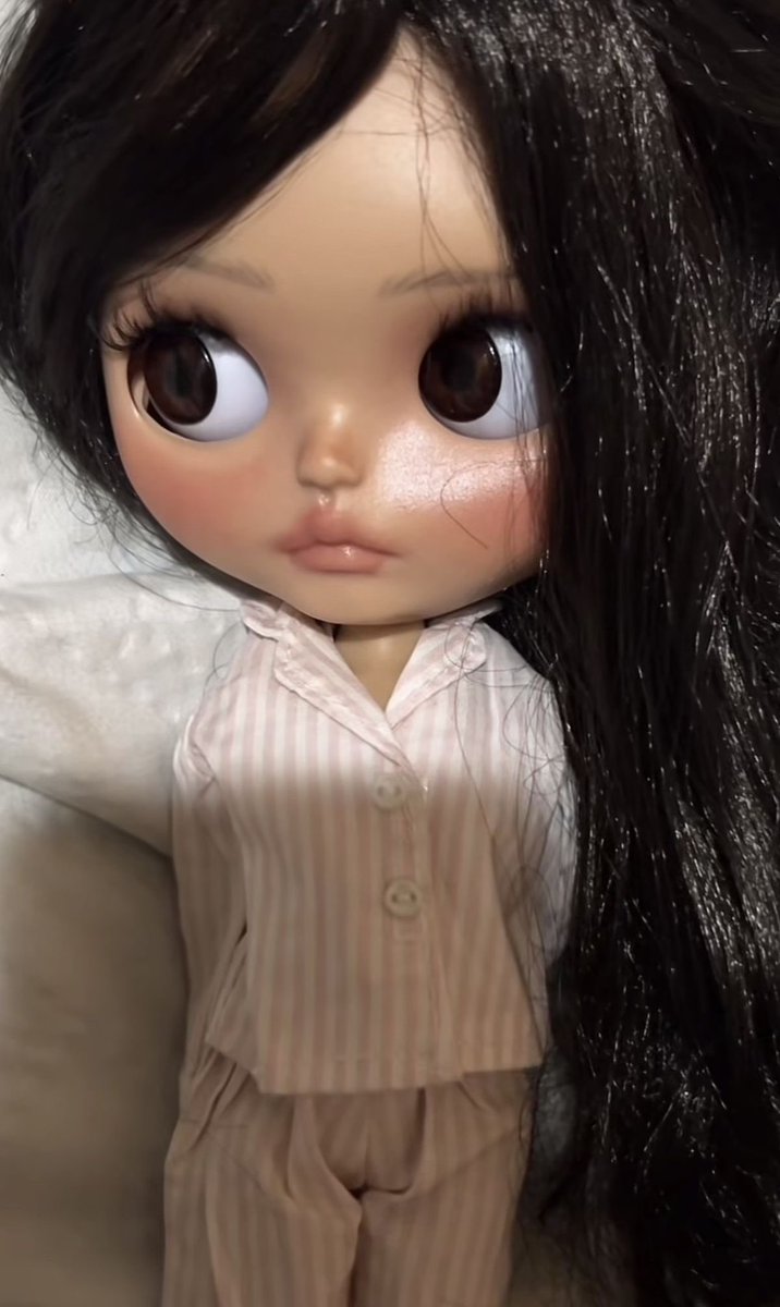 clairdether's tweet photo. 제 my blythe doll은 이렇게 나와서 
입술이 매력적인 이 친구처럼 해봤어요 

너 정말 이쁘구나…. https://t.co/S14jlYKXZo