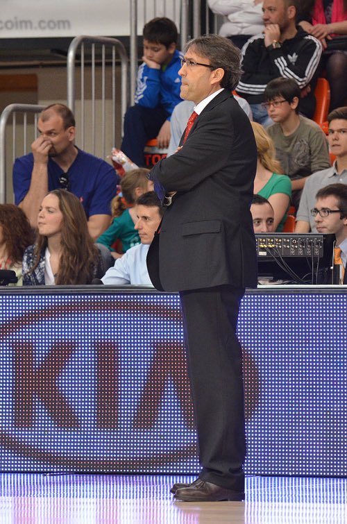 Orgullosos de que Luis Casimiro forme parte de nuestra historia. 

Y a la vez de que el Fuenla forme parte de la suya, una parte muy importante pues este es el
club en el que más partidos ha entrenado en <a href="/ACBCOM/">Liga Endesa</a>.

Además de haber logrado juntos un ascenso y una Copa.

#FuenlADN