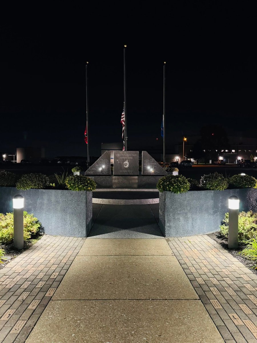 op_hawkeye's tweet photo. 1.30.2003 ~ Staff Sergeant Gregory Frampton 🇺🇸

#OpHawkeyeRemembers #GregoryFrampton #SanJoseState #LegionofMerit #BronzeStar #160thSOAR #NSDQ #supportourSOFcommunity #Operation_Hawkeye

📜 https://t.co/TApMRqIXzA
📜 https://t.co/mM7jhHmcjR
📜 https://t.co/n4D4gtRCbM
📜 https://t.co/q3lPQcZVqJ
📰 https://t.co/6TCVznrqyH
