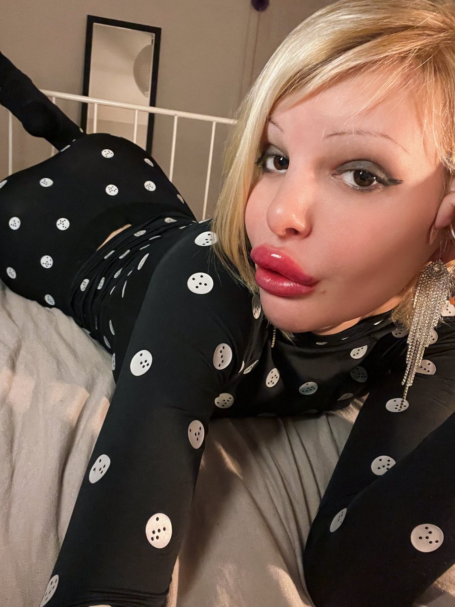blonditwink tweet media