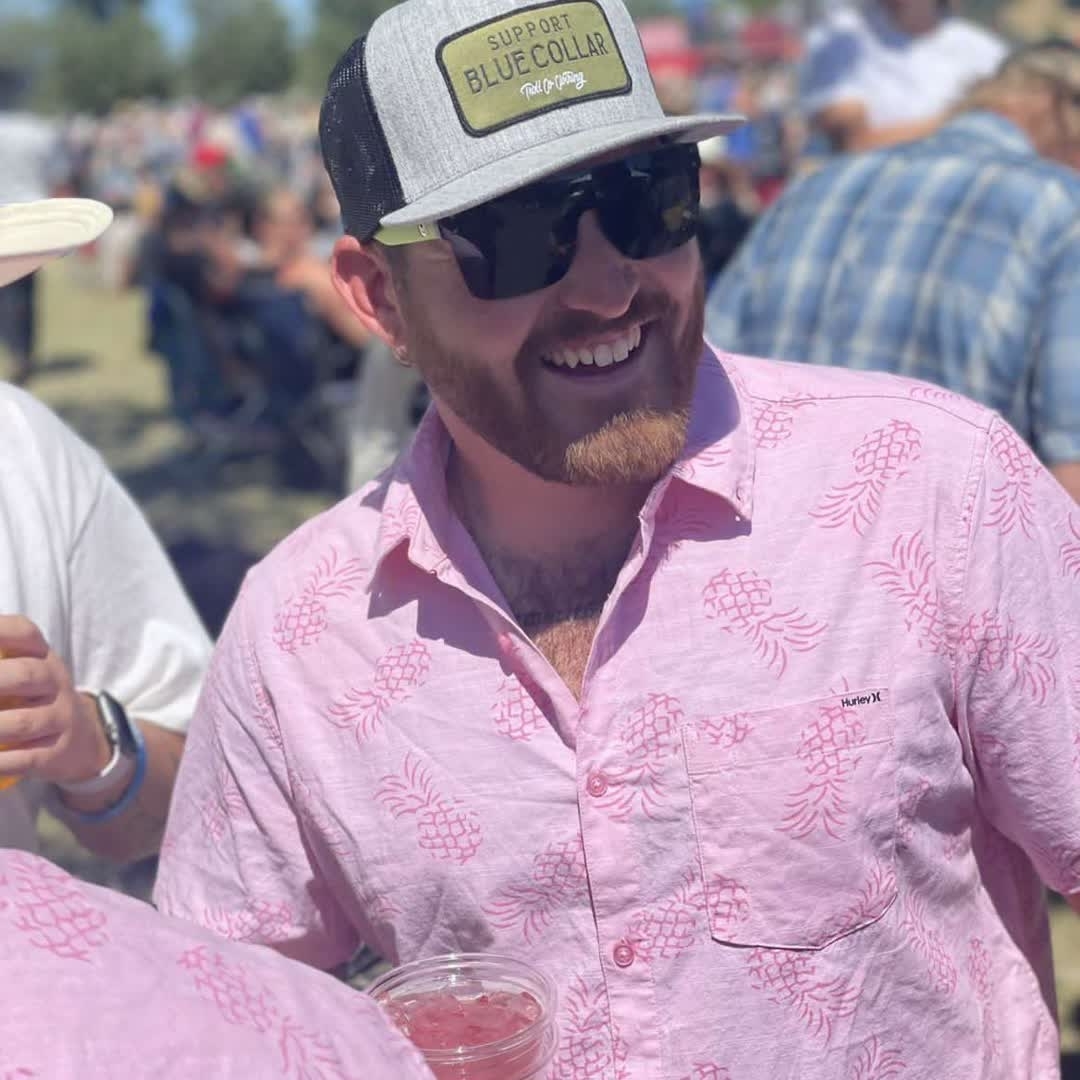 ShredShades's tweet image. Shades on = socially acceptable people-watching.
😂🕶️🤘
​
#shredshades #shredeverything #beerfest #outdoor