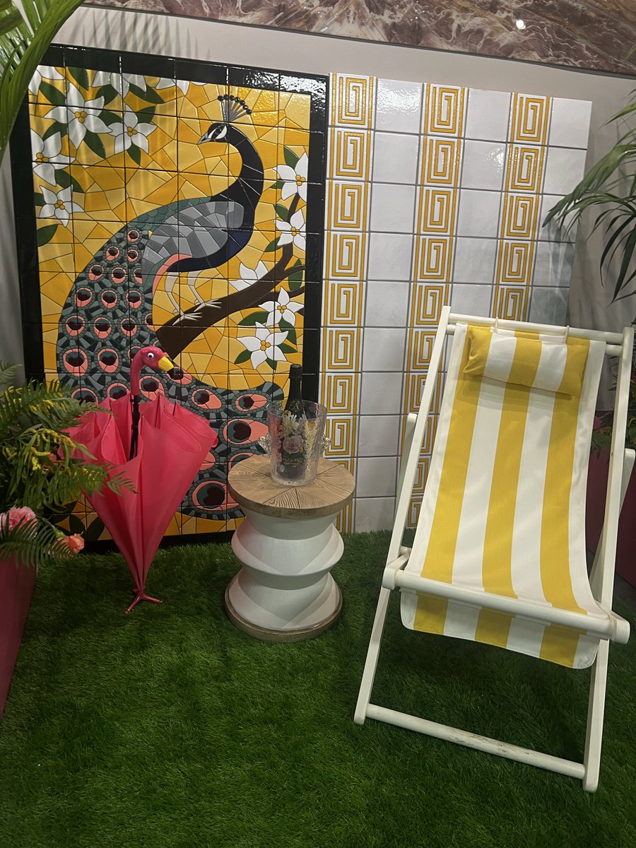 AllisonEdenArt's tweet photo. Allison Eden’s new Palm Royale ceramic tile collection now available at BattagliaStile in Lomita. 
Designed and manufactured in Los Angeles by @ARTObrick 
Think global Buy local. 
#tiledesign #pooltile #palmtree #smile #MadeintheUSA https://t.co/MWQGLzkJrr