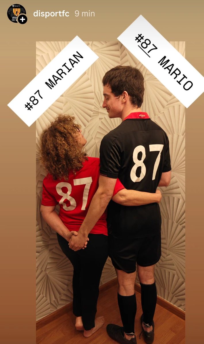 disport_oficial's tweet photo. Hoy el protagonismo no está solo en el campo 💛⚽.
Nuestros jugadores junto a sus madres, las que siempre están, las que empujan, apoyan y nunca fallan.
Porque madre solo hay una…
y las nuestras son auténticas guerreras 💪💐.
#LNF7PC #futbol #madres https://t.co/1w82NP9Eqc